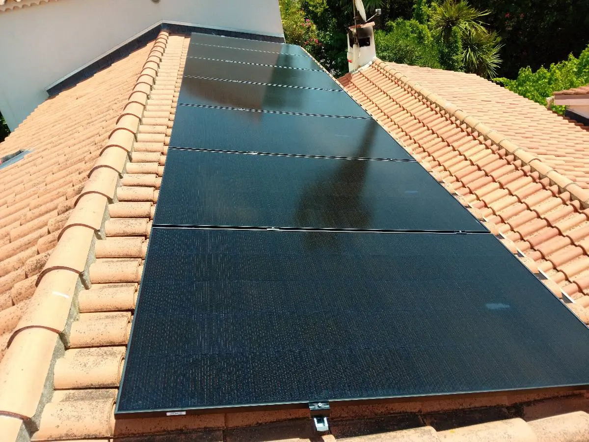 Enr Solutions Installation Photovoltaique Toulon Installation De Panneaux Photovoltaiques Dualsun 3 Kwc De Puissance22.jpg