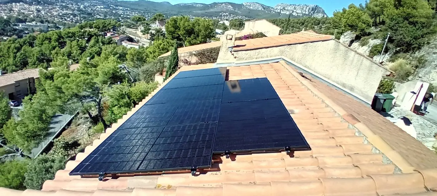 Enr Solutions Installation Photovoltaique Toulon Installation De Panneaux Photovoltaiques Dualsun Bi Verre 3 Kwc De Puissance.jpg