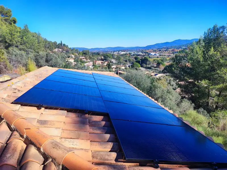 Installation de panneaux photovoltaïques Dualsun bi-verre – 5.1 kwc de puissance