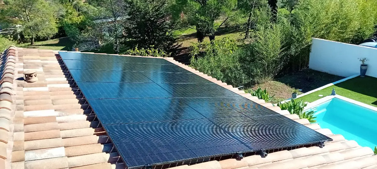 Enr Solutions Installation Photovoltaique Toulon Installation De Panneaux Photovoltaiques Dualsun Bi Verre 5.1 Kwc De Puissance3 1.jpg