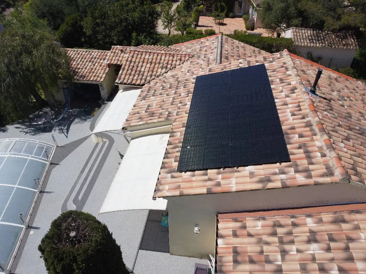 Enr Solutions Installation Photovoltaique Toulon Installation De Panneaux Photovoltaiques Solutium Bi Verre 5.1 Kwc De Puissance.jpg