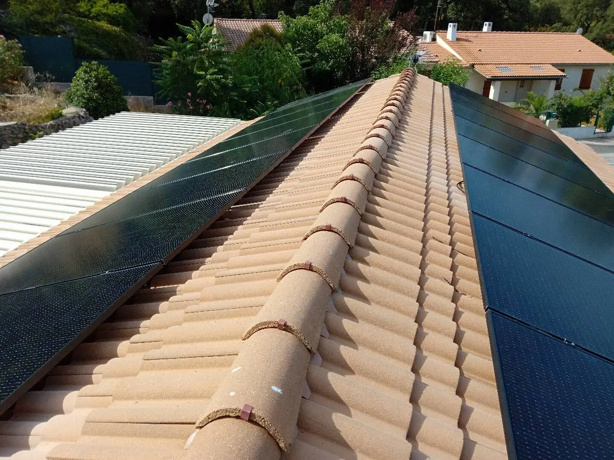 Enr Solutions Installation Photovoltaique Toulon Installation De Panneaux Photovoltaiques Sunpower 6 Kwc De Puissance2.jpg