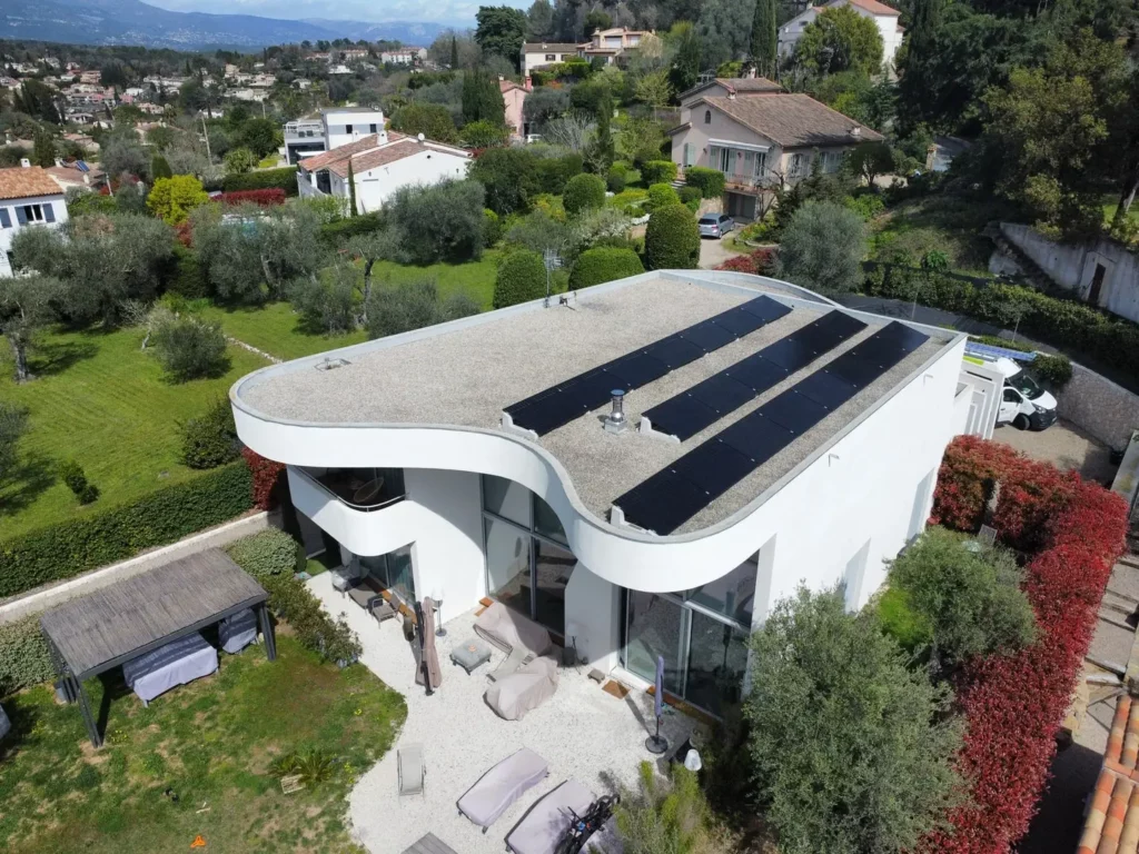 Installation de panneaux photovoltaïques Solutium bi-verre – 9 kwc de puissance à Valbonne