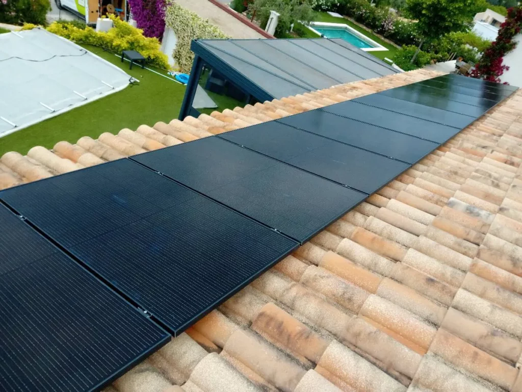 Installation de panneaux photovoltaïques Dualsun – 4.5 kwc de puissance