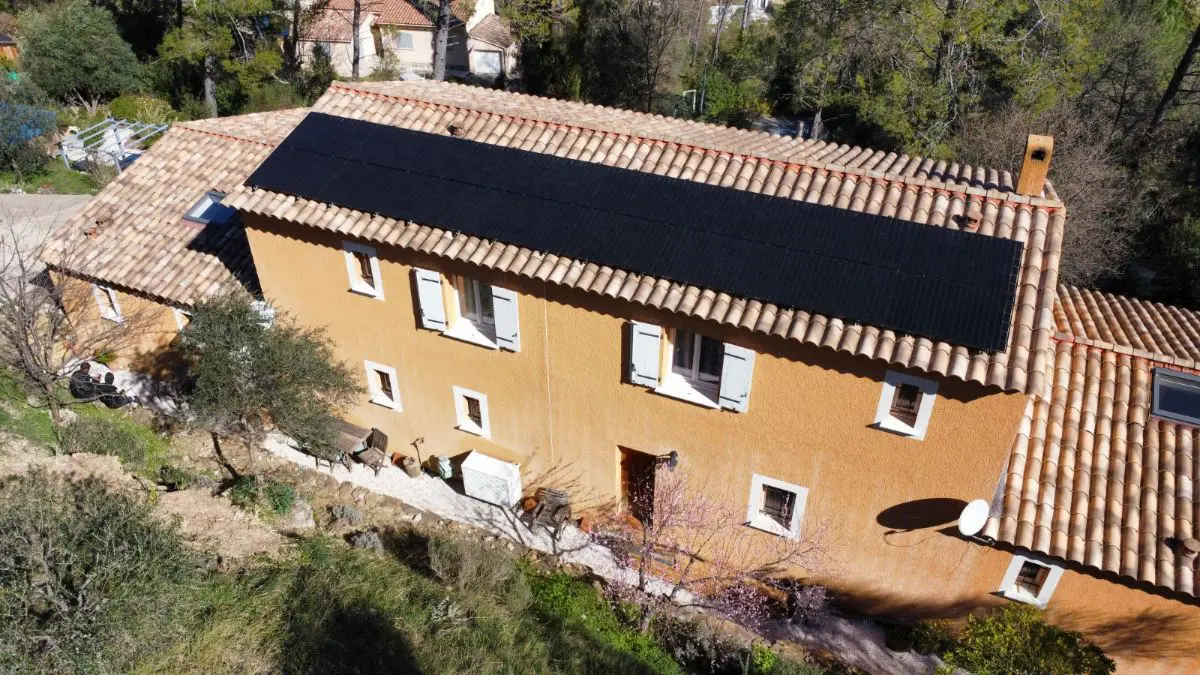 Enr Solutions Installation Photovoltaique Toulon Jpeg Optimizer Installation De Panneaux Photovoltaiques Solutium 6.8 Kwc De Puissance.jpg