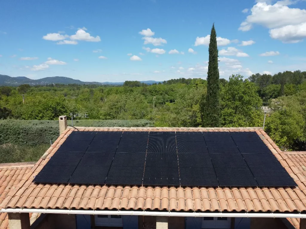 Installation de panneaux photovoltaïques Dualsun bi-verre – 6 kwc de puissance